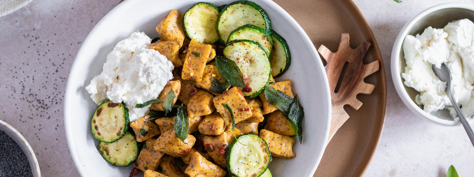 Batátové noky s mákem a ricottou